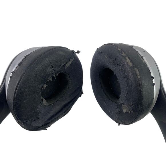 Beats Solo 2 Space Gray Wireless On Ear Headphones Working For Parts Repair READ - Picture 2 of 6